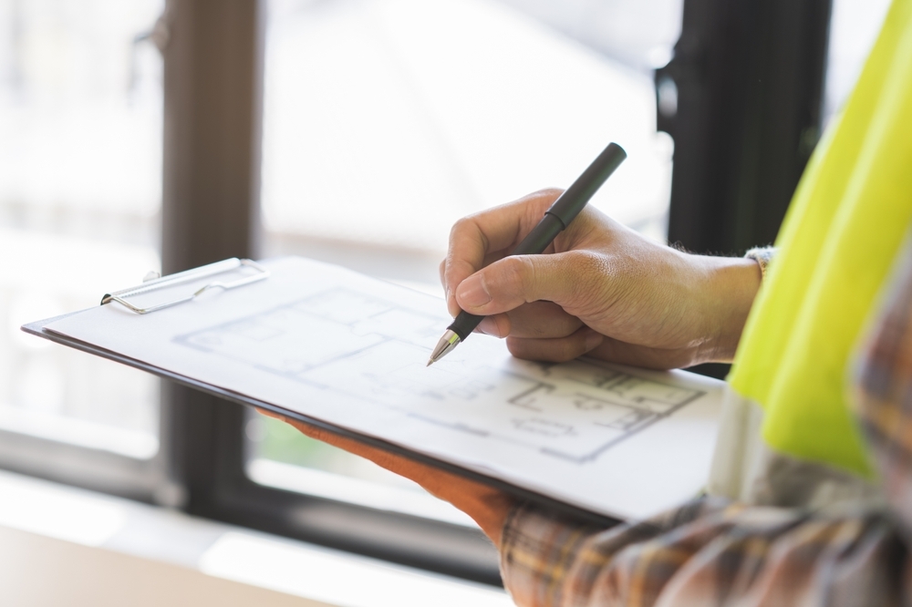 Bygningssagkyndig til byggeteknisk gennemgang på Sjælland